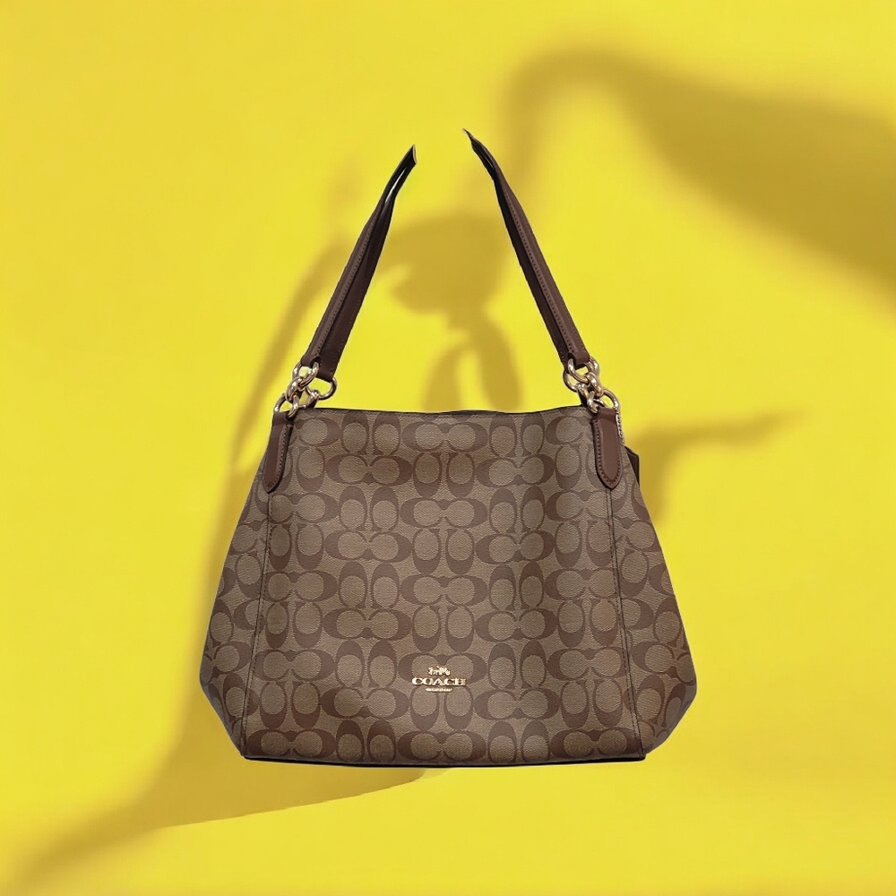 Coach Signature Hallie Shoulder Bag, Exellent Condition.